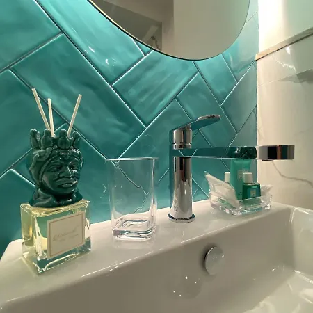 Lux Oda ve Kahvaltı 4*